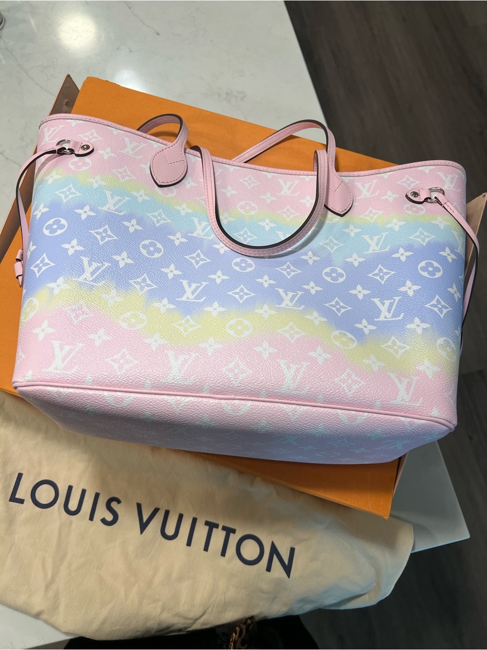 Authentic Louis Vuitton Pastel Gradient Monogram Neverful MM Tote Iconic - Picture 6 of 16